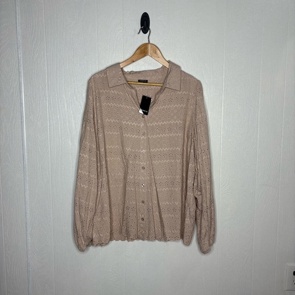 NWT Torrid Eyelet Button Up Long Sleeve Shirt in mushroom size 2X - Picture 2 of 11